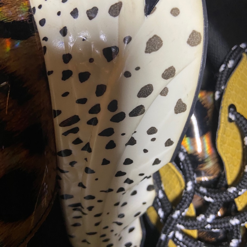 Shoes - Picture 4 of 6